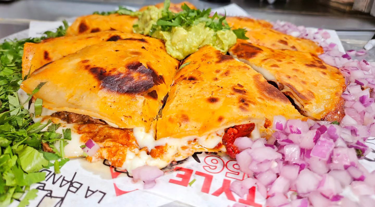 Quesabirria Pizza